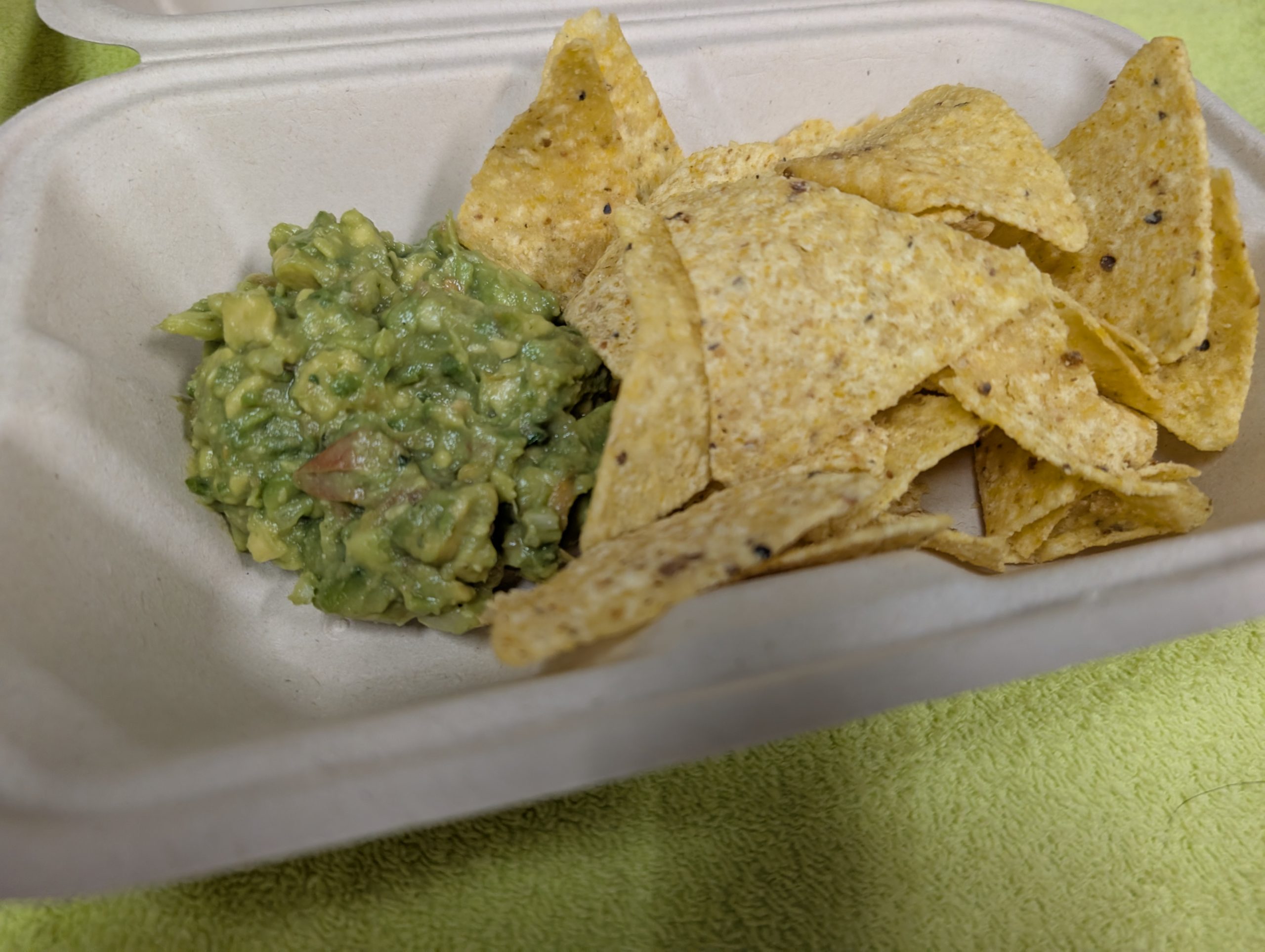 OPENなのにCLOSEDの看板